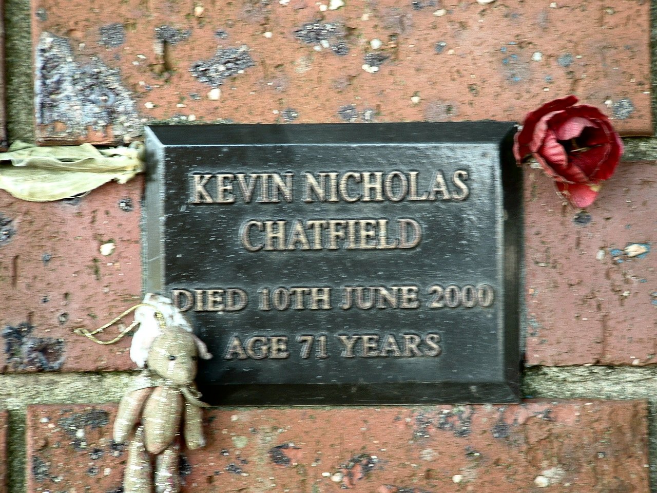 CHATFIELD Kevin Nicholas 1928-2000 memorial.jpg